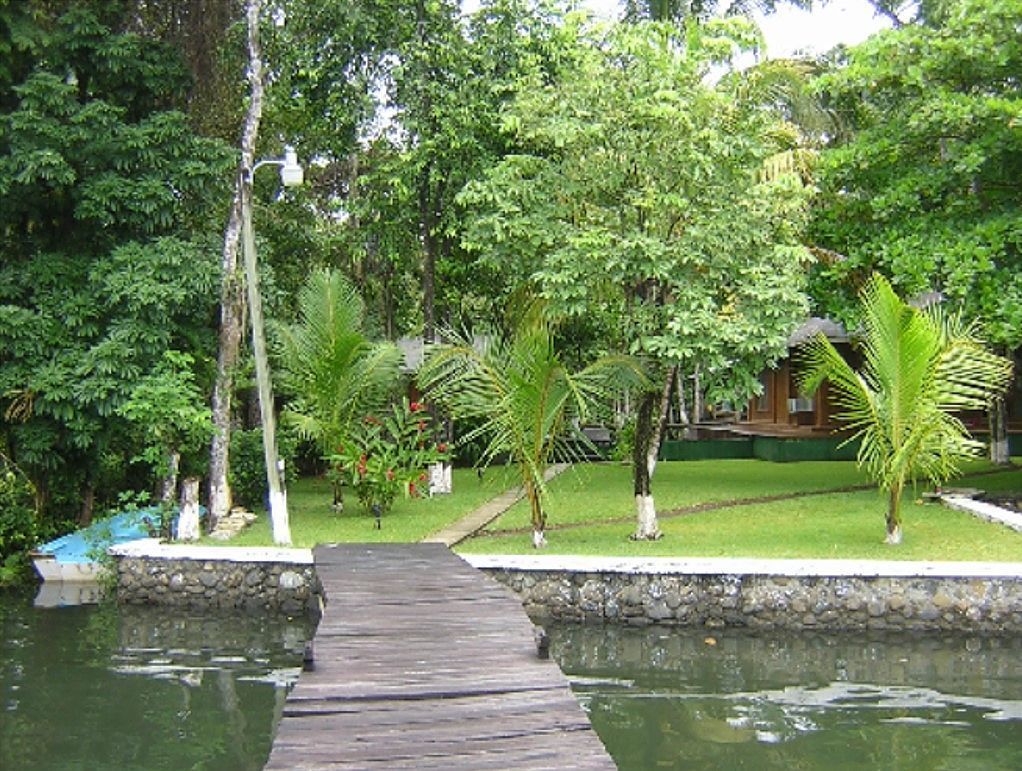 En Venta 2 casas en Rio Dulce con amplio terreno