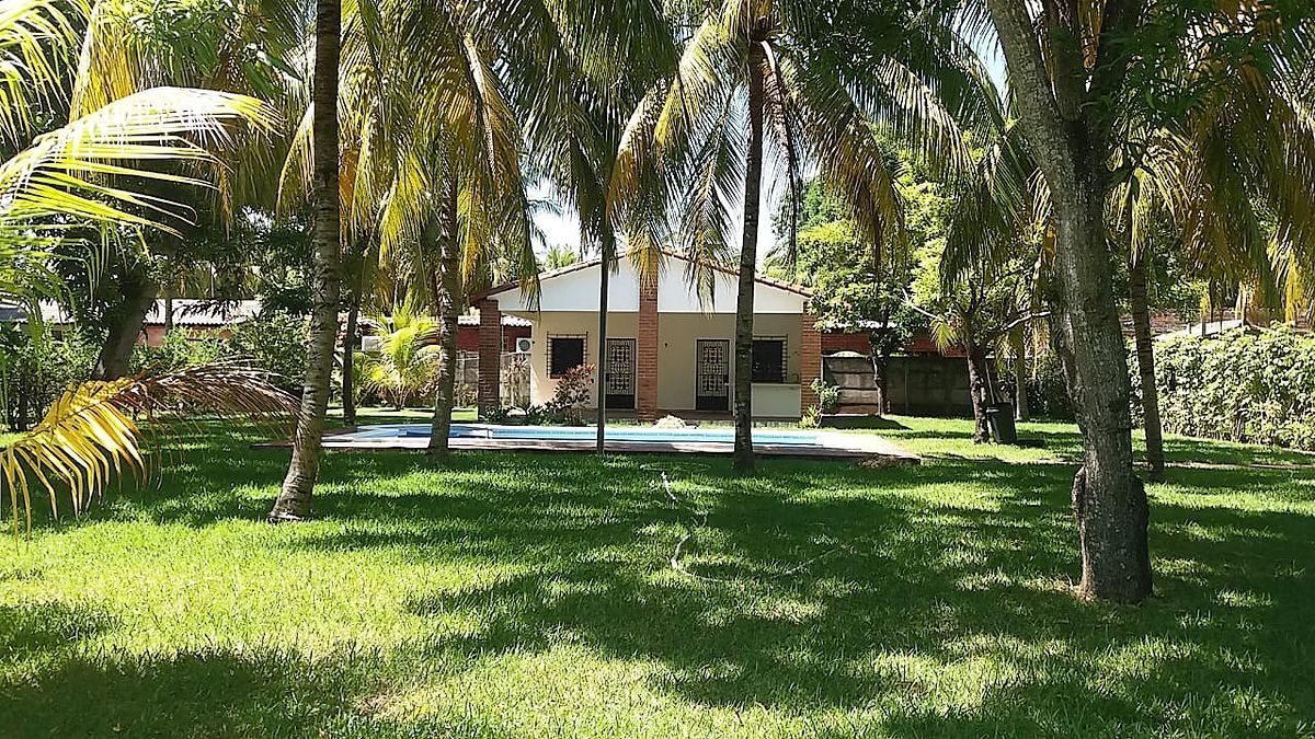 Acogedor rancho en tercera linea con piscina en Playa Costa Azul Sonsonate