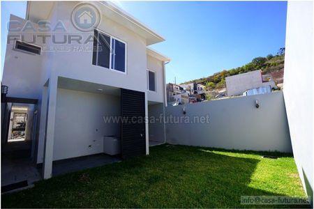 Moderna Casa en Venta en El Sauce Circuito Cerrado