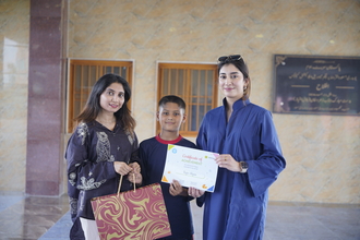 PSH angel receiving prize and certificate from indrive team