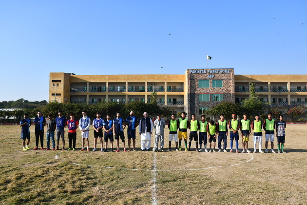 World Bank Leadership Team and PSH Students on Playground