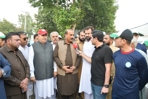 Zamurrad Khan giving interview to Media