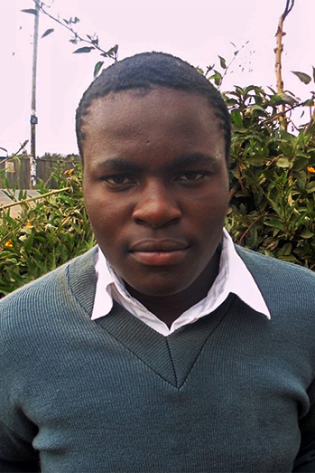 graduatePortaitPeterKenya_2019.jpg