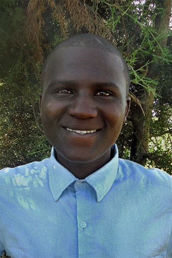 graduatePortraitJohnKenya_2019.jpg