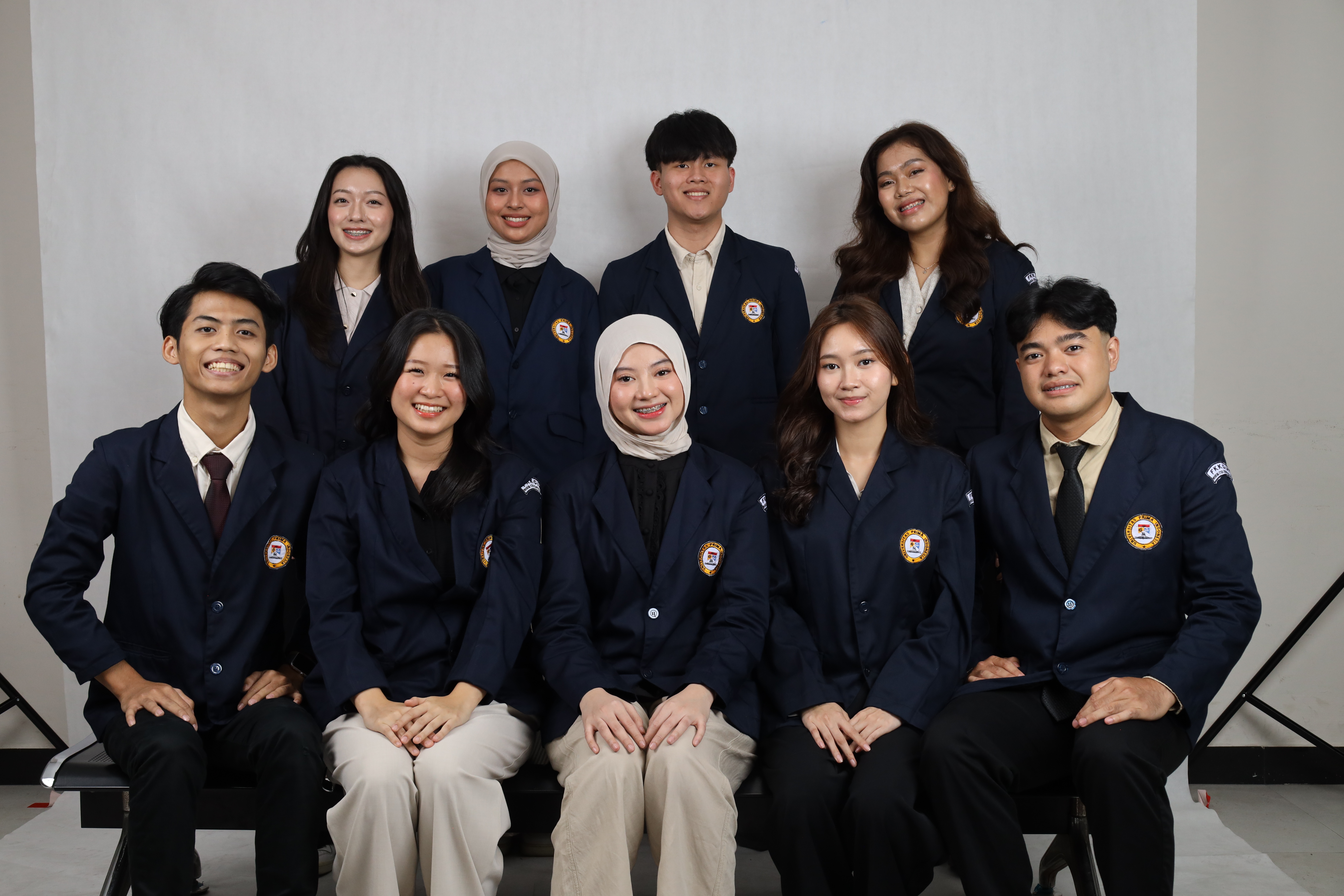 Lulusan mampu memimpin, mengorganisasi dan memotivasi masyarakat (Community Leader) dan juga bekerja secara efektif dan harmonis dengan orang lain sesuai kebutuhan (Manager) khususnya untuk kesehatan gigi dan mulut dan berjiwa sociotechnopreneurship