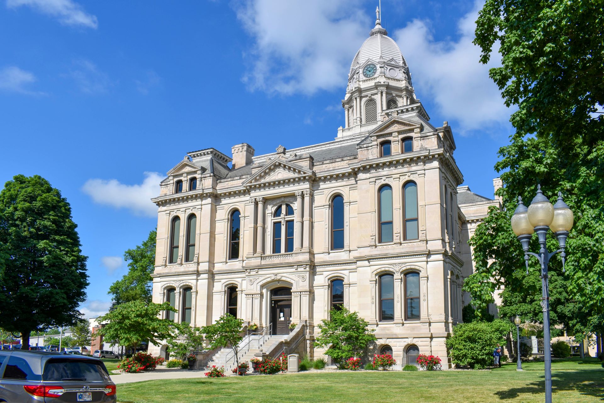 Courthouse Square Patio Area Visit Kosciusko County
