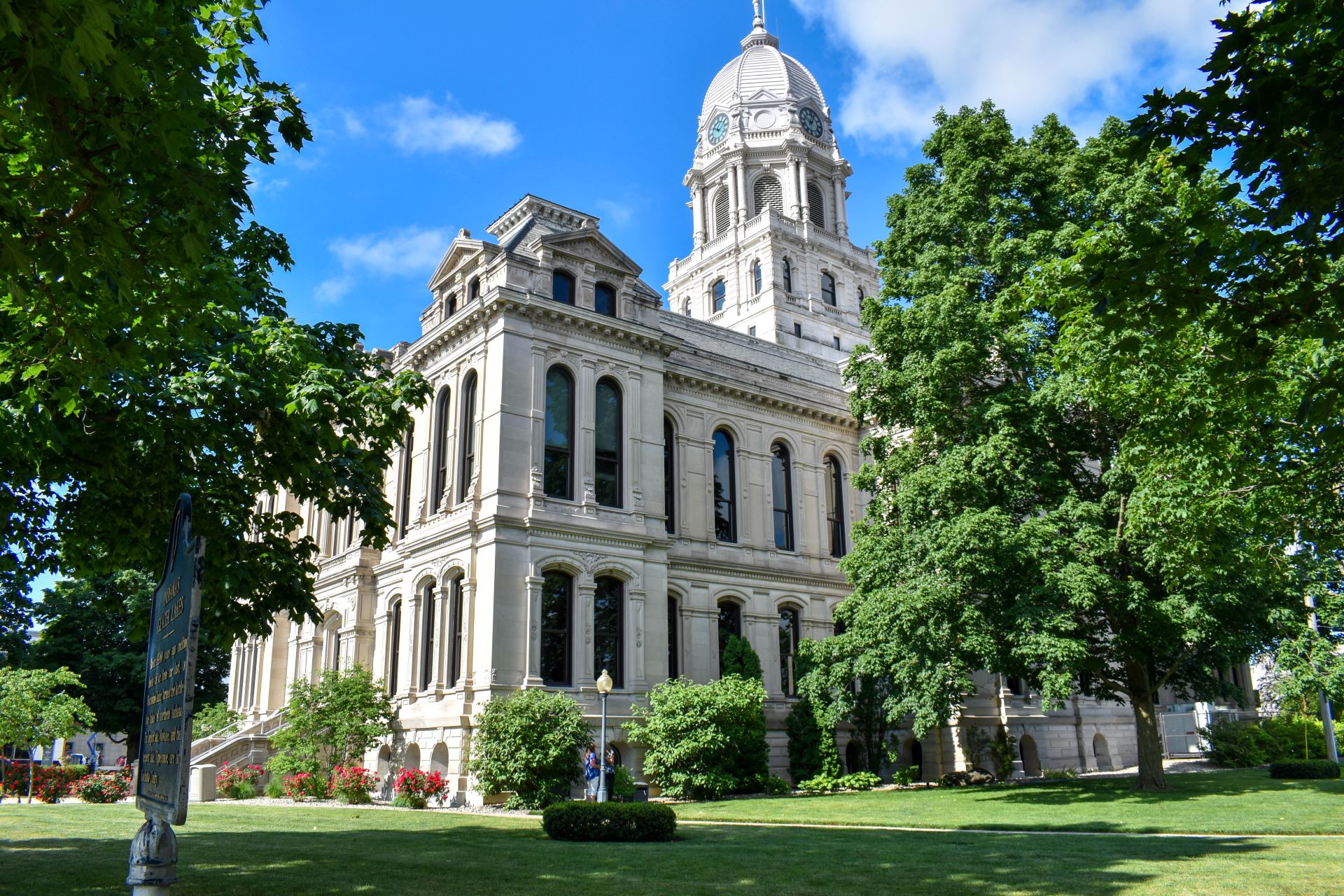 Courthouse Square Patio Area Visit Kosciusko County