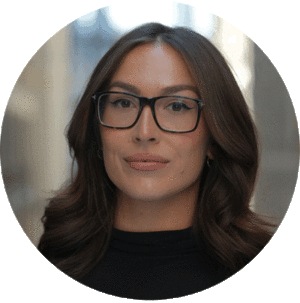 Cliquer sur la photo pour accéder au profil LinkedIn de Viviane