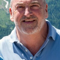 Peter de Vilder - acupuncture for (sports) injuries