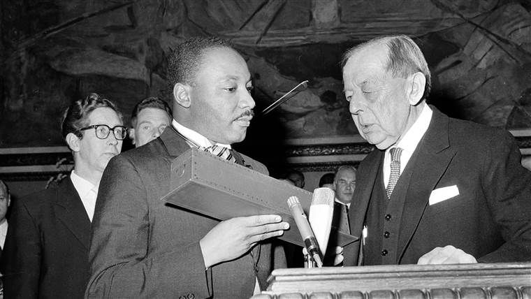 martin luther king jr receiving nobel peace prize