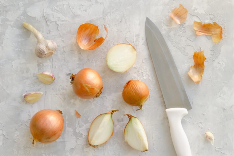 onions and knife