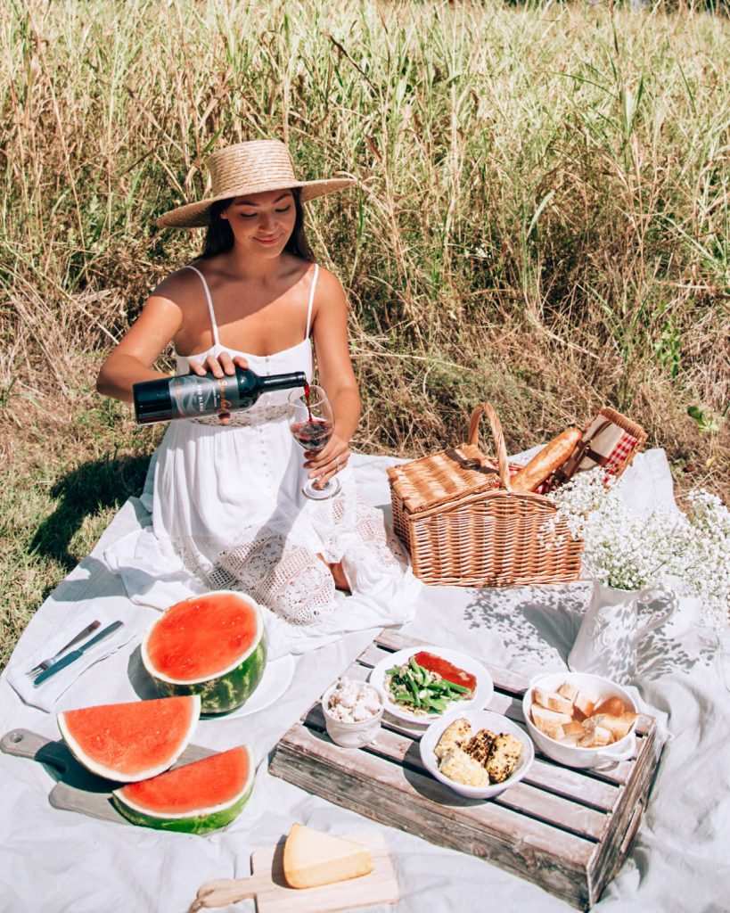 Instagram Worthy Picnic In Your Backyard, Here Is How You Can Do It