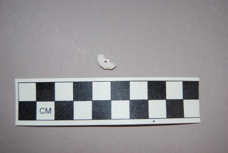 A picture of the ceramic button found in H930.