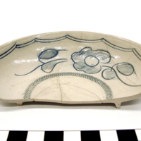 White Salt-Glazed Stoneware Saucer With Scratch Blue Decoration