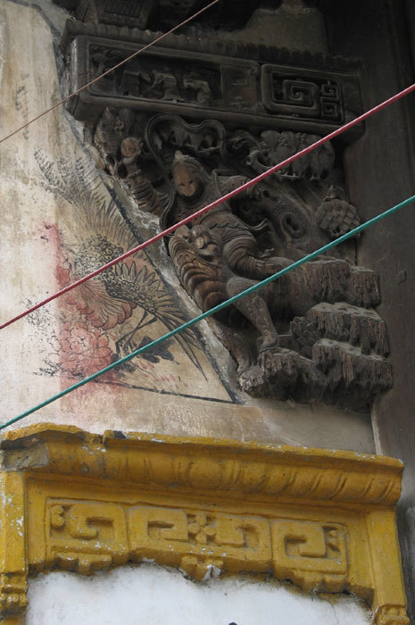 exterior bracket on left side exterior bracket on left side