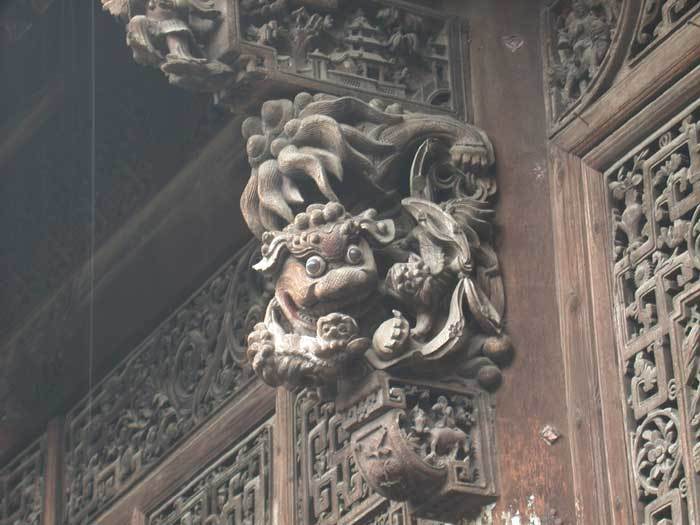 Northern bracket -- lion