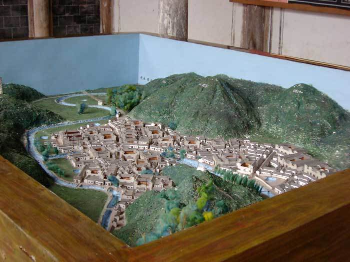 Model of Yuyuan Village exhibited in the eastern wing of the hall