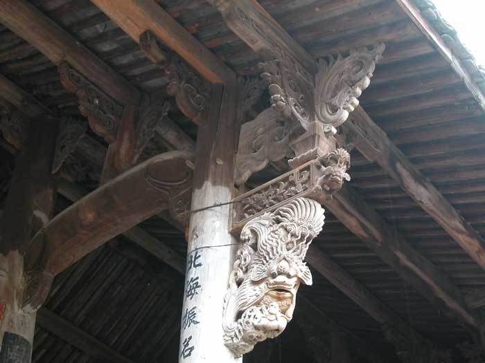 Beam structure and a bracket decorated with lions