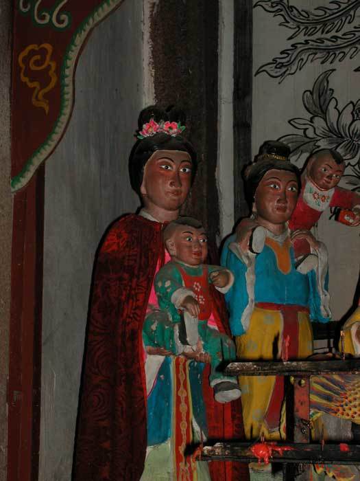 King Wen of Zhou.Female servants with children