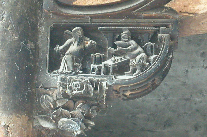 Bracket inside the hall (front right)