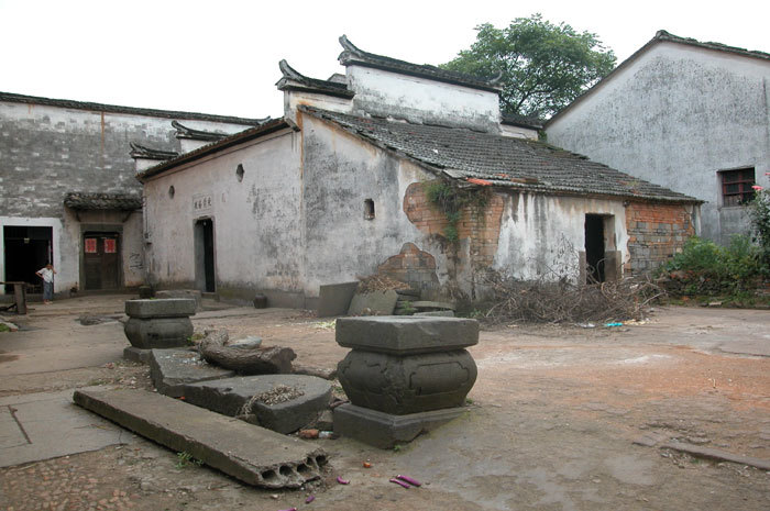 picture of hall and large pillar picture of hall and large pillar