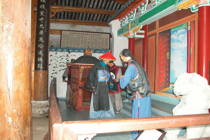 Zhuge Rong, served as a county magistrate in different places Zhuge Rong, served as a county magistrate in different places