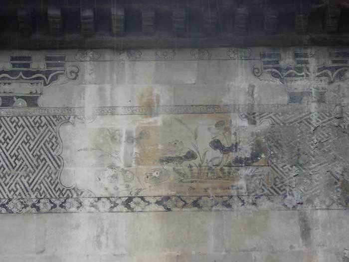 Painting on the middle of the right-hand side of the front gate-lotus flowers