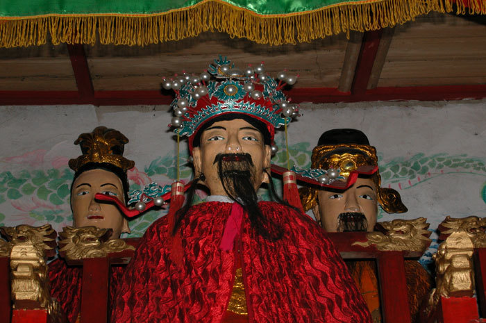 Center.three deities He (center), Yao (right), and Ye (left)-close up of the deities Center.three deities He (center), Yao (right), and Ye (left)-close up of the deities