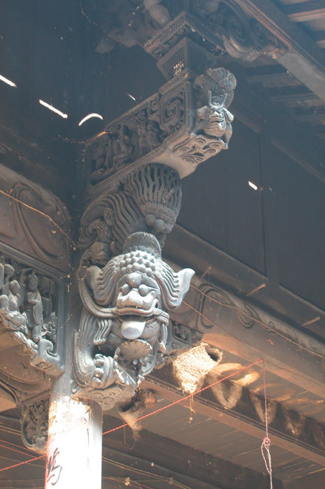 lion bracket, second side courtyard