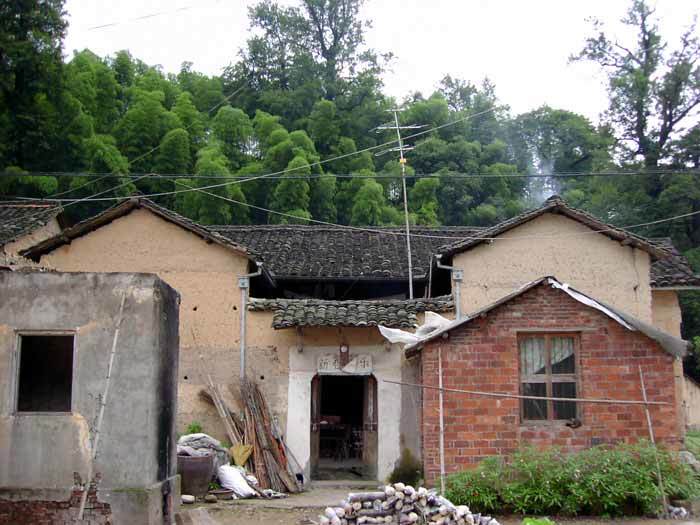 Residential houses besides the inn