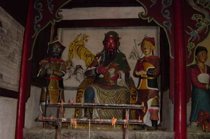 Statue of Lord Guan, with Zhou Cang on the left and Guan Ping on the right Statue of Lord Guan, with Zhou Cang on the left and Guan Ping on the right