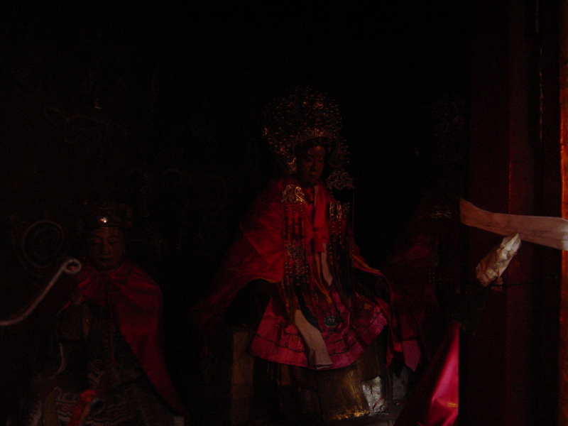 Female deity on the left-hand side of Lord Hu