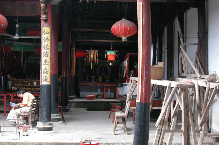 side aisle north side aisle north