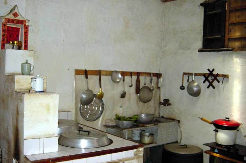 Kitchen and kitchen god Kitchen and kitchen god