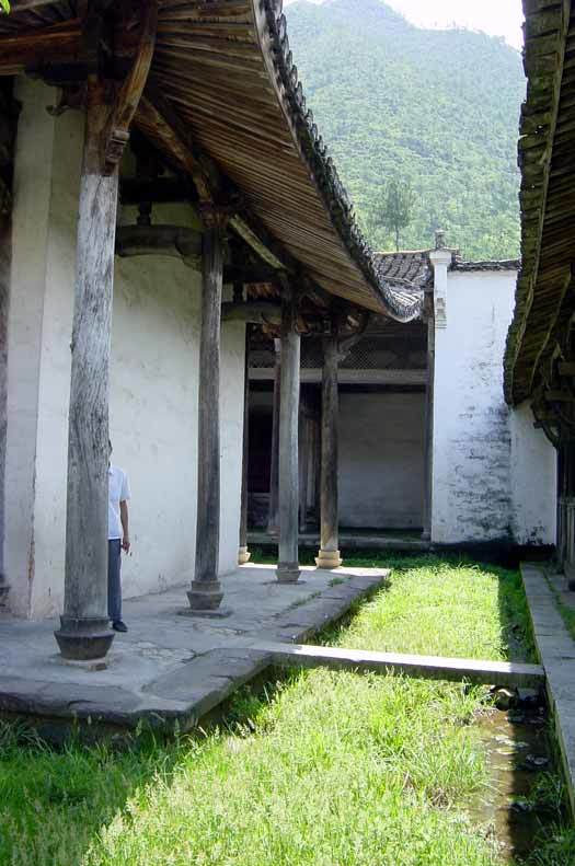 Buildings on the right-hand side -1