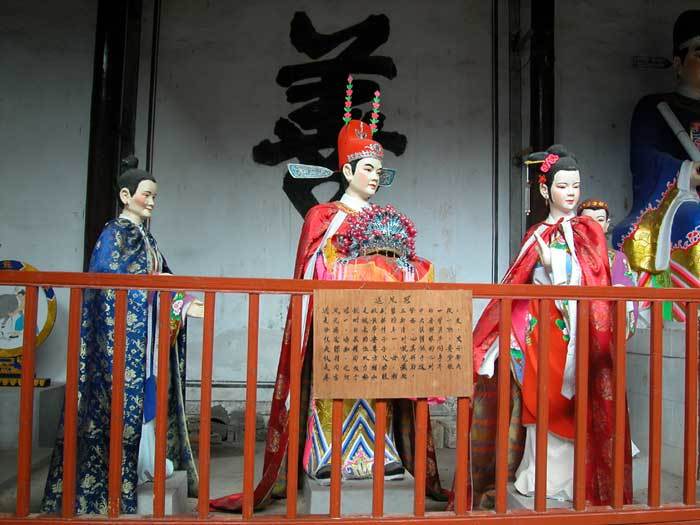 Scene of legend-Presenting the phoenix headdress Scene of legend-Presenting the phoenix headdress