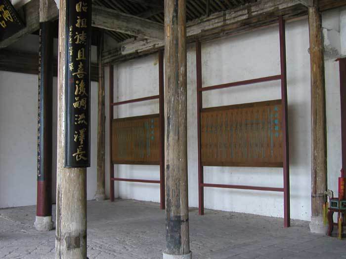 Left-hand side corner of the hall