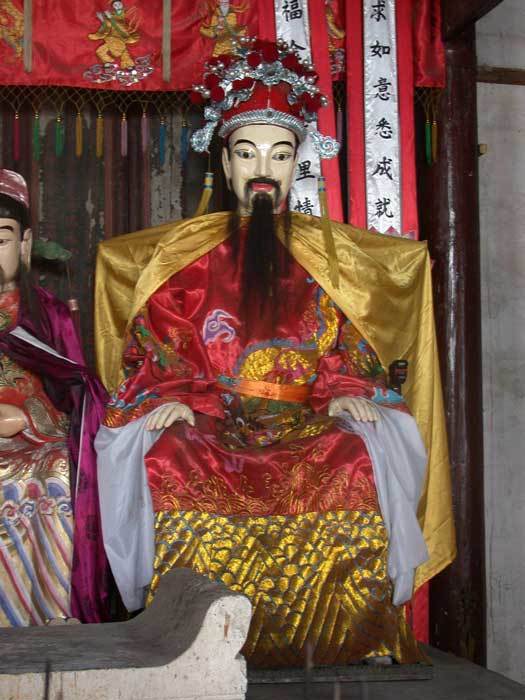 City God parents in the middle accompanied by City God and his wife3 City God parents in the middle accompanied by City God and his wife3