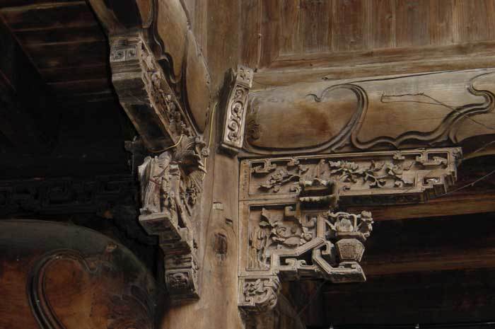 Bracket of the 3rd pillar on the right-hand side.another angle
