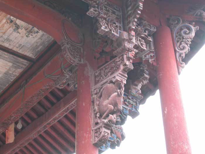 Bracket decorated with a deer