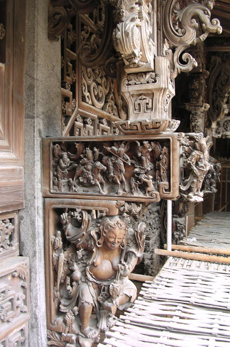 detail of bracket on side wall