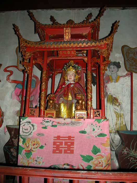 Center of the hall.close-up of the major statue