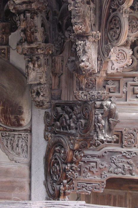 bracket carving between main hall and side wall