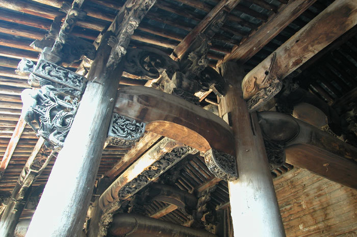 Bird bracket and beam of the main hall Bird bracket and beam of the main hall