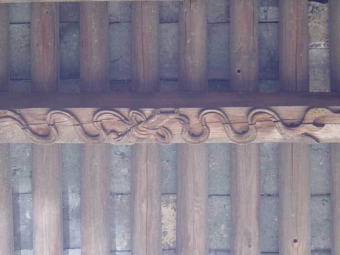 Carving on the beam of the main entrance