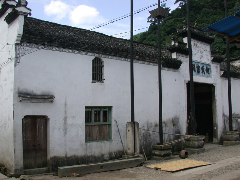 Overview of the left part of the front view