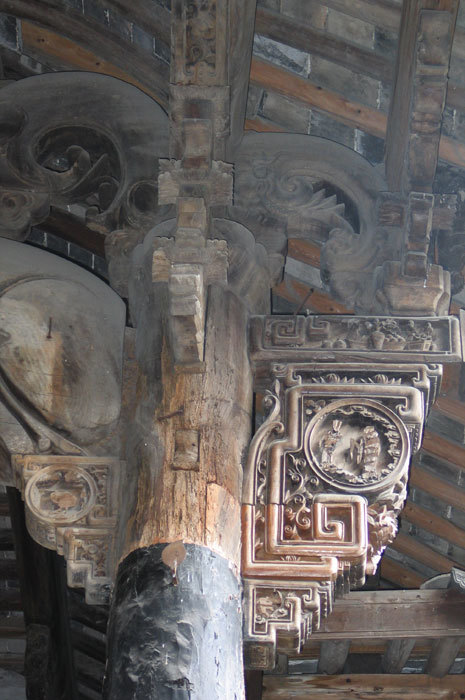 Bracket at top of column, right side (northeast side) Bracket at top of column, right side (northeast side)