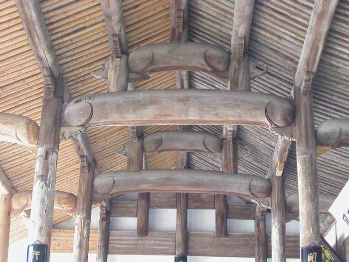 Beam structure of the hall