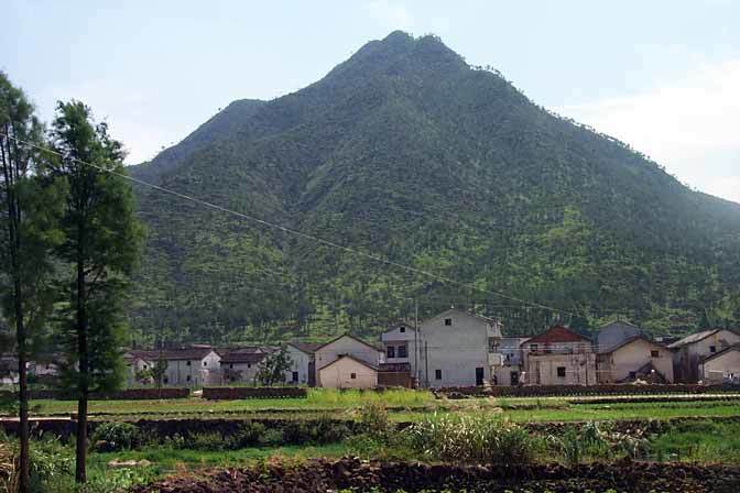 Image of the village from the surrounding hills2