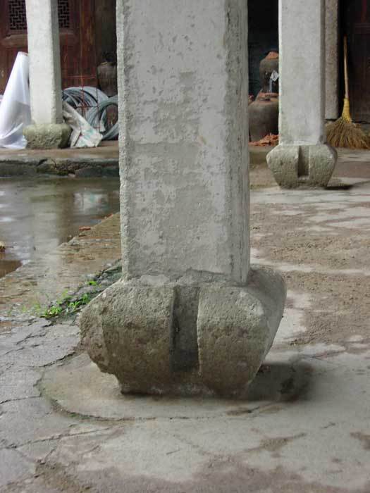 Column base, left of the southern side